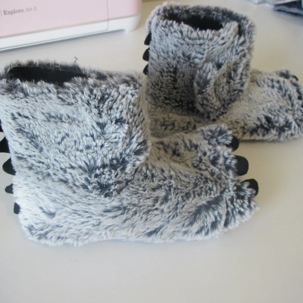 Boy Paw Foot Bootie Slippers Soft Plush Size XL (11-12)